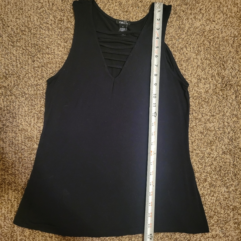 🟣 Black v-neck tank top - Picture 4 of 5